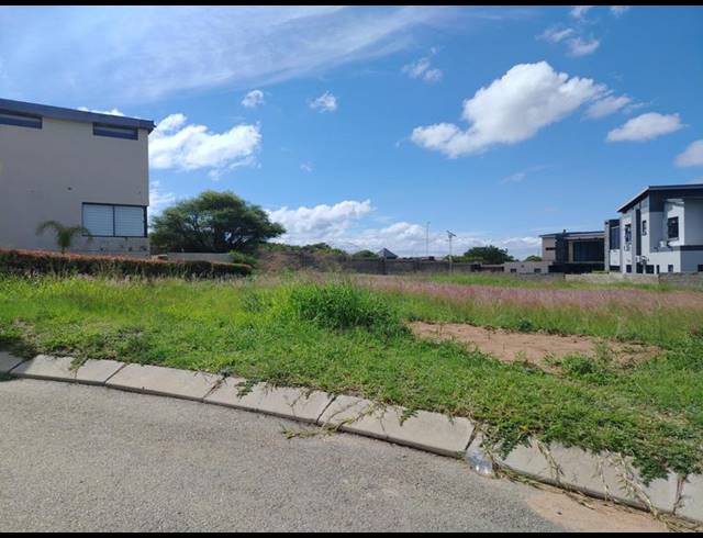 LAND FOR SALE IN WOODHILL ESTATE